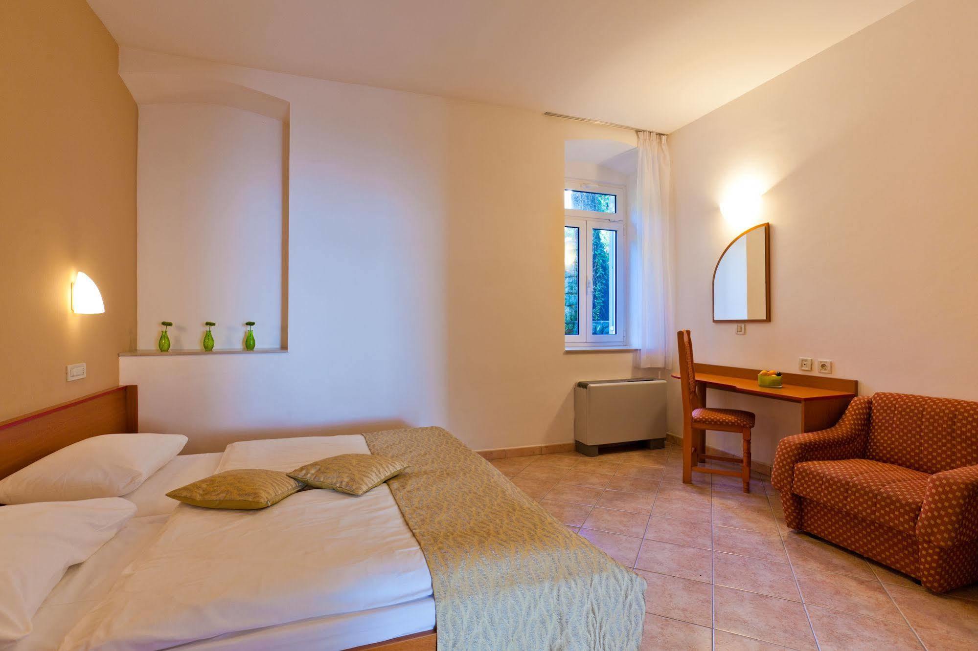 Villa Tamaris - Hotel Resort Drazica Крк Екстер'єр фото